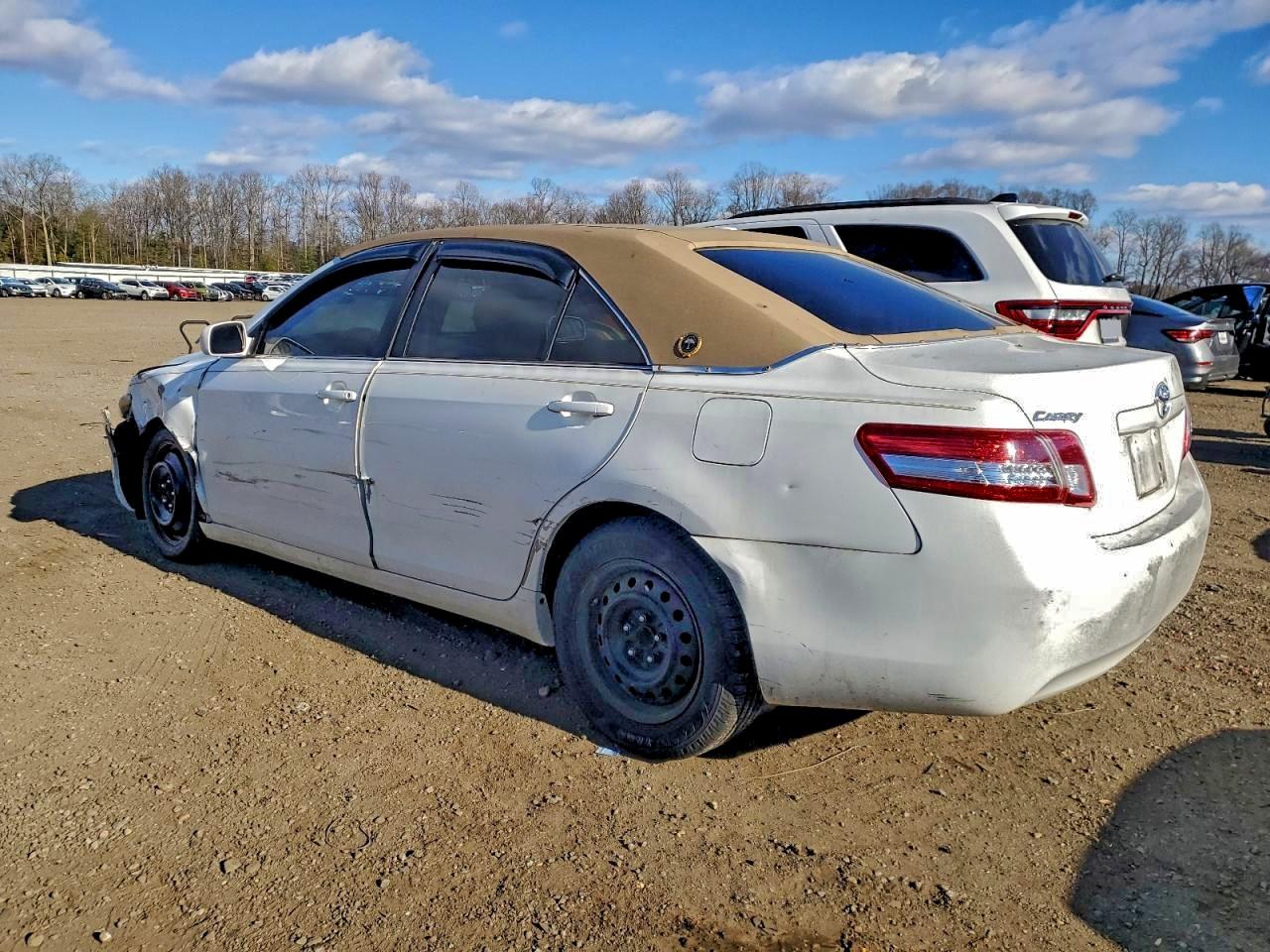 Toyota Camry Base Image 8