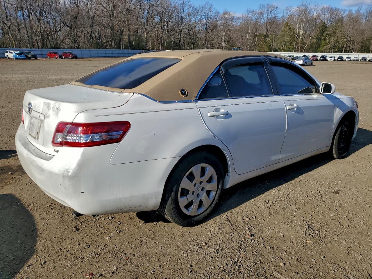 Toyota Camry Base Image 2