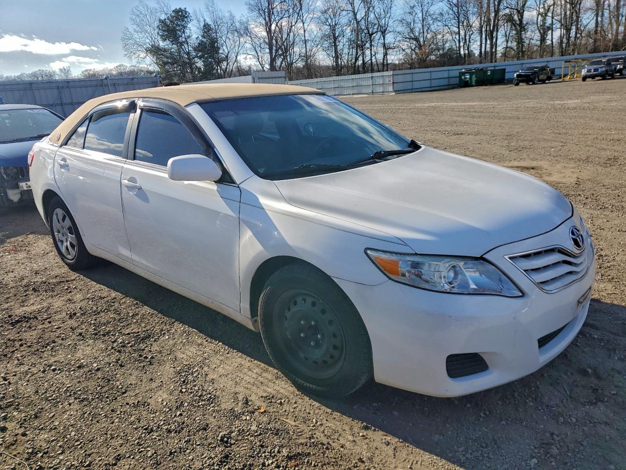 Toyota Camry Base Image 10