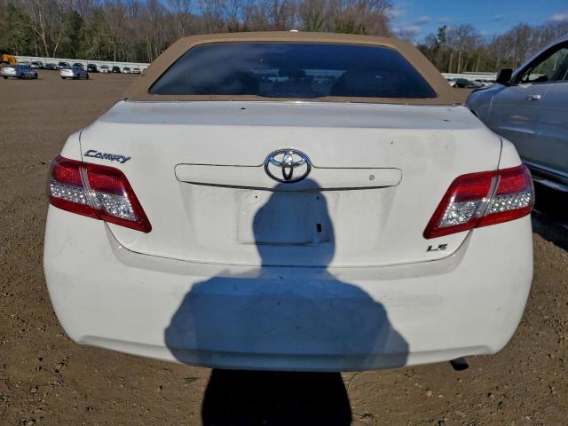 Toyota Camry Base Image 9