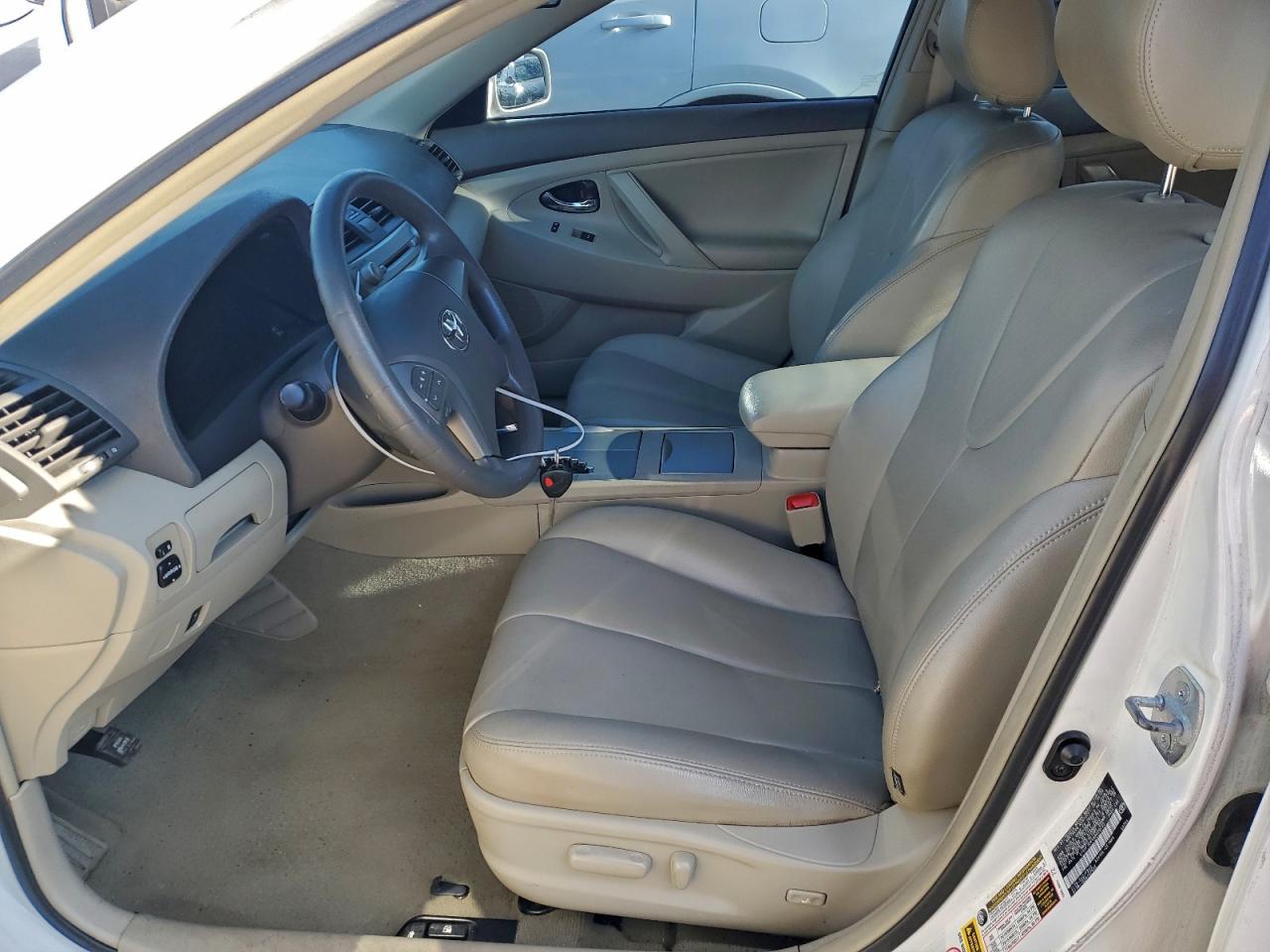 Toyota Camry Base Image 12