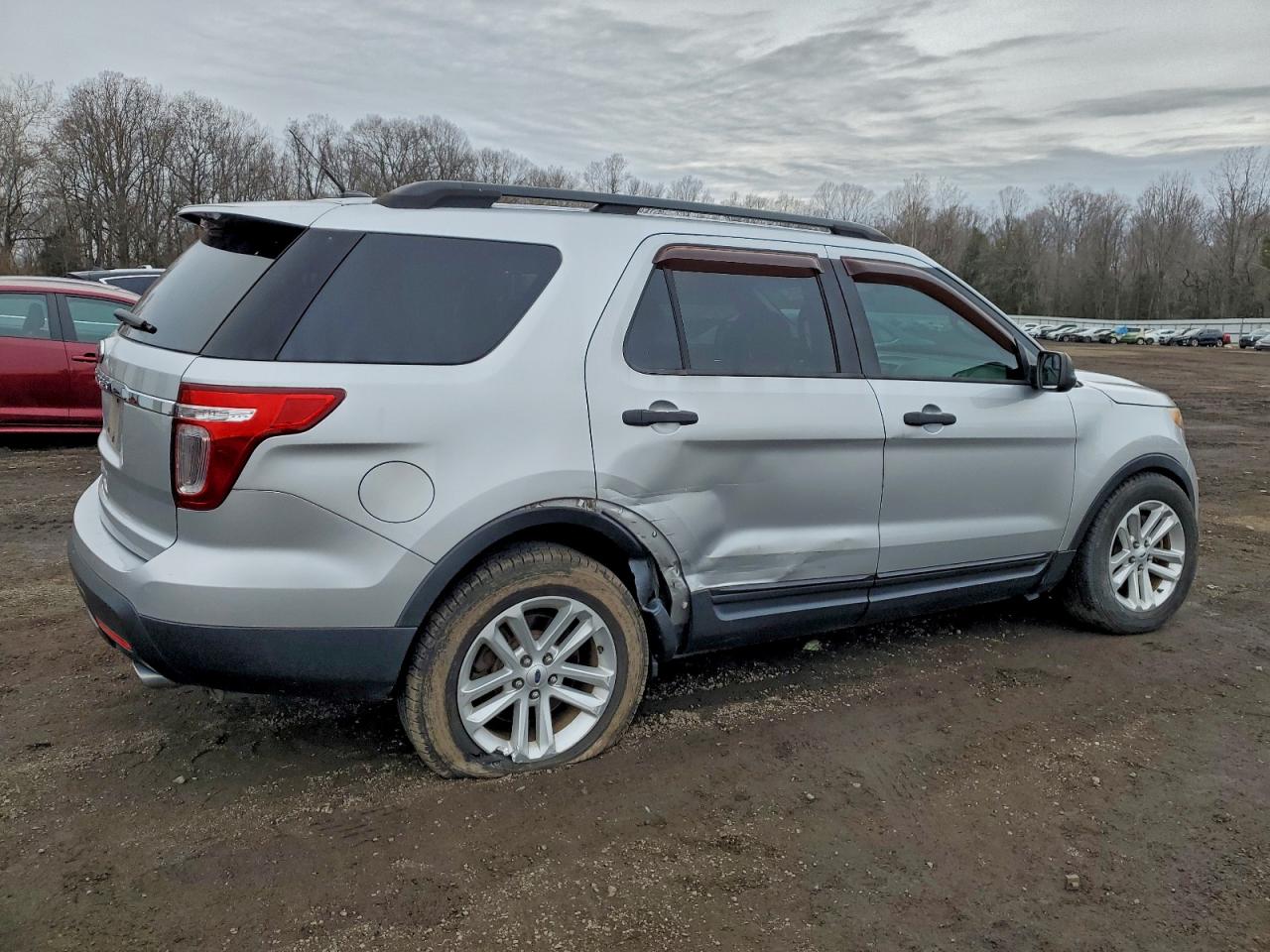 Ford Explorer Image 4
