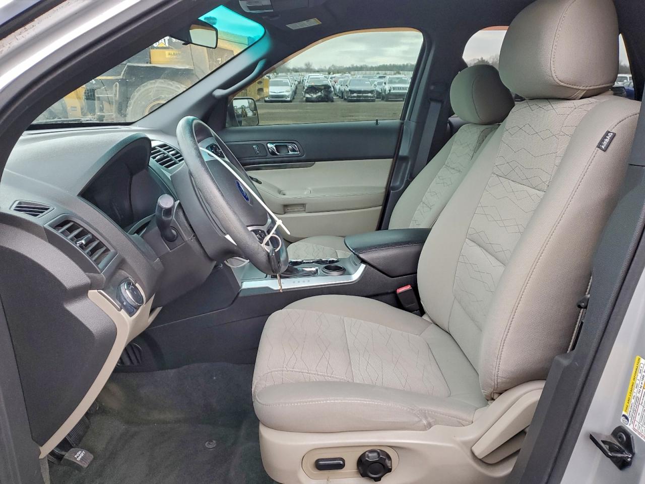 Ford Explorer Image 6