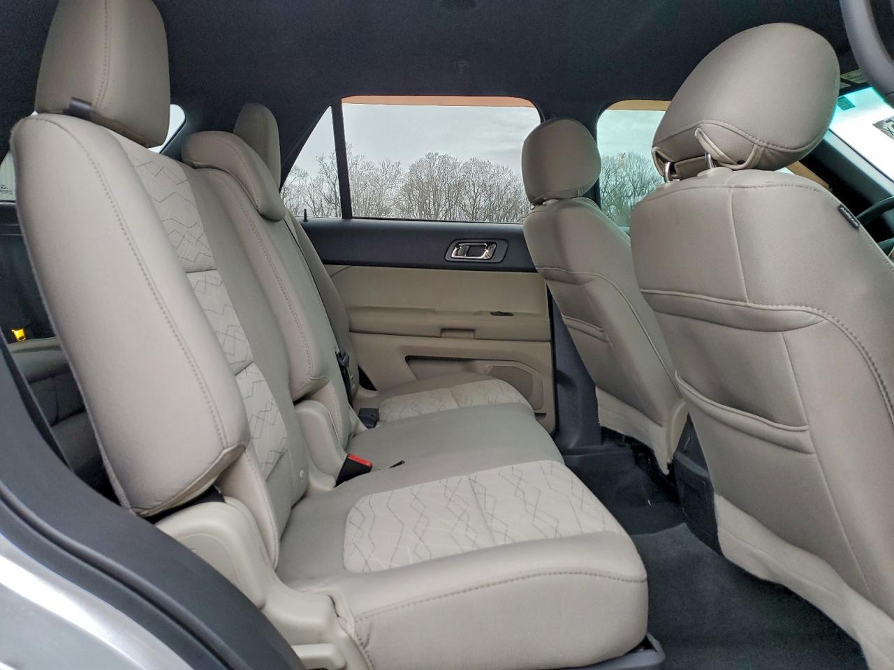 Ford Explorer Image 11