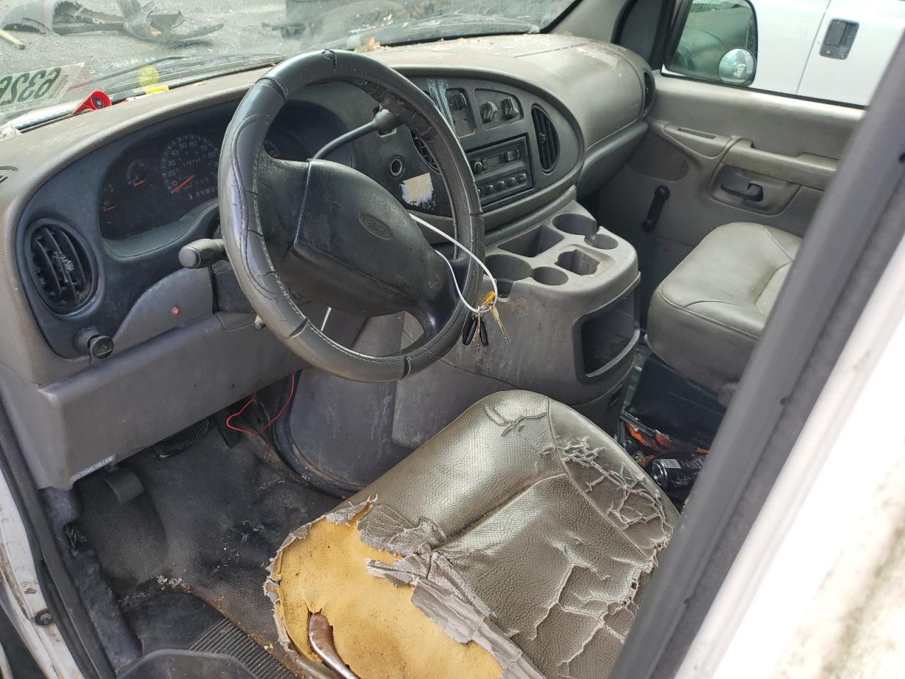 Ford Econoline E350 Super Duty Van Image 6