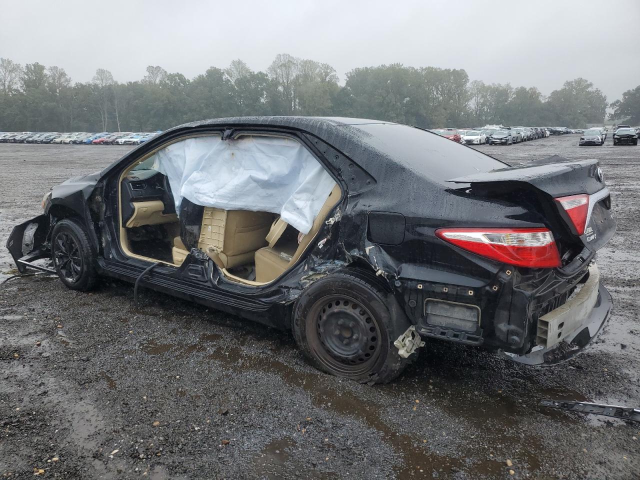 Toyota Camry Le Image 6