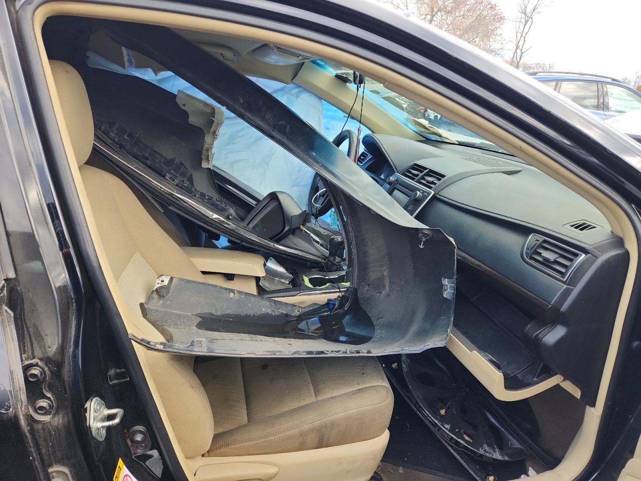 Toyota Camry Le Image 7