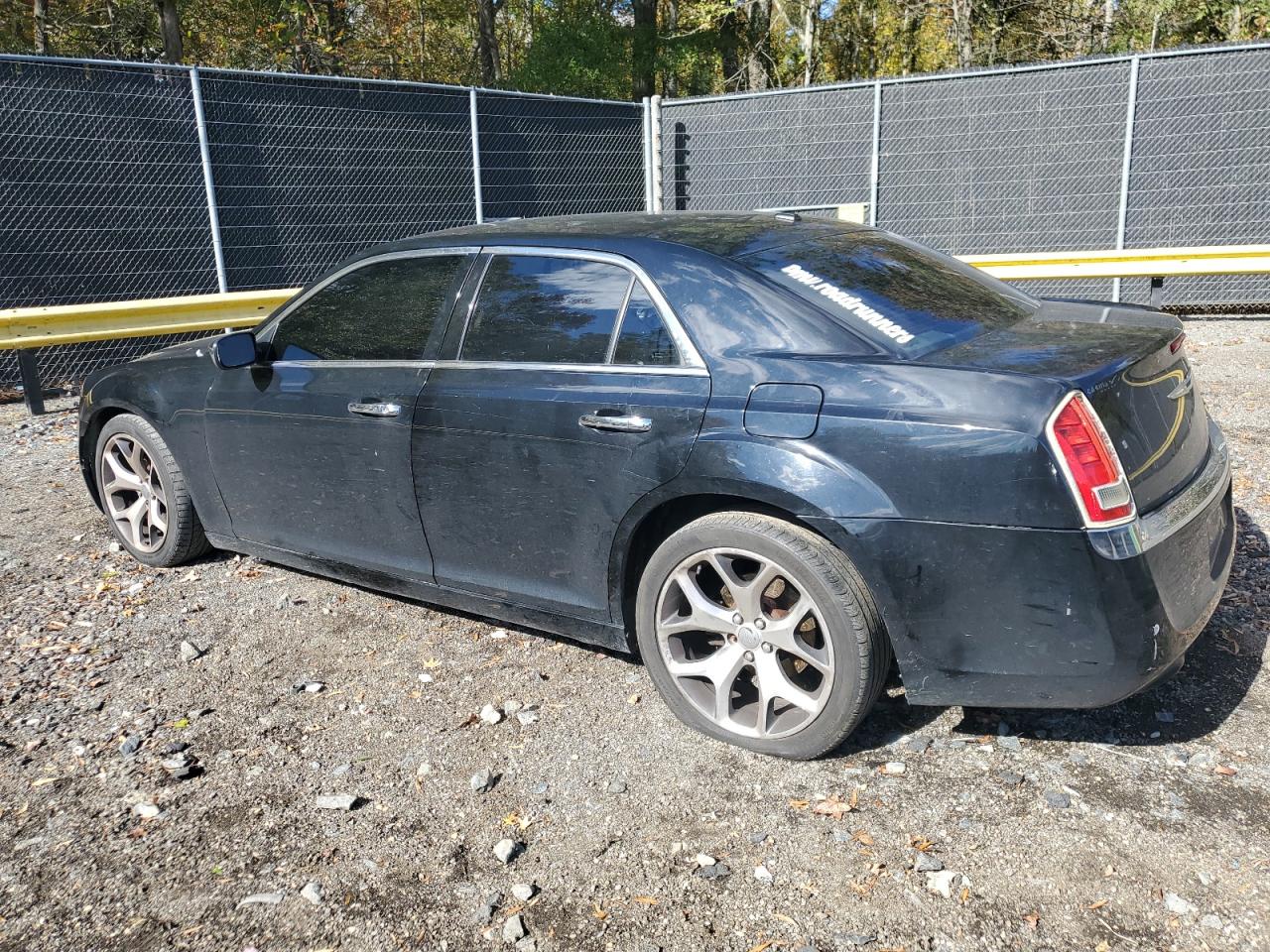 Chrysler 300 Limited Image 2