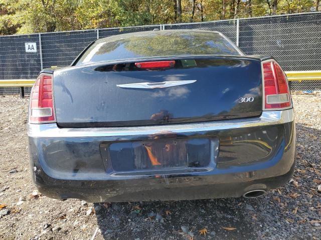 Chrysler 300 Limited Image 11