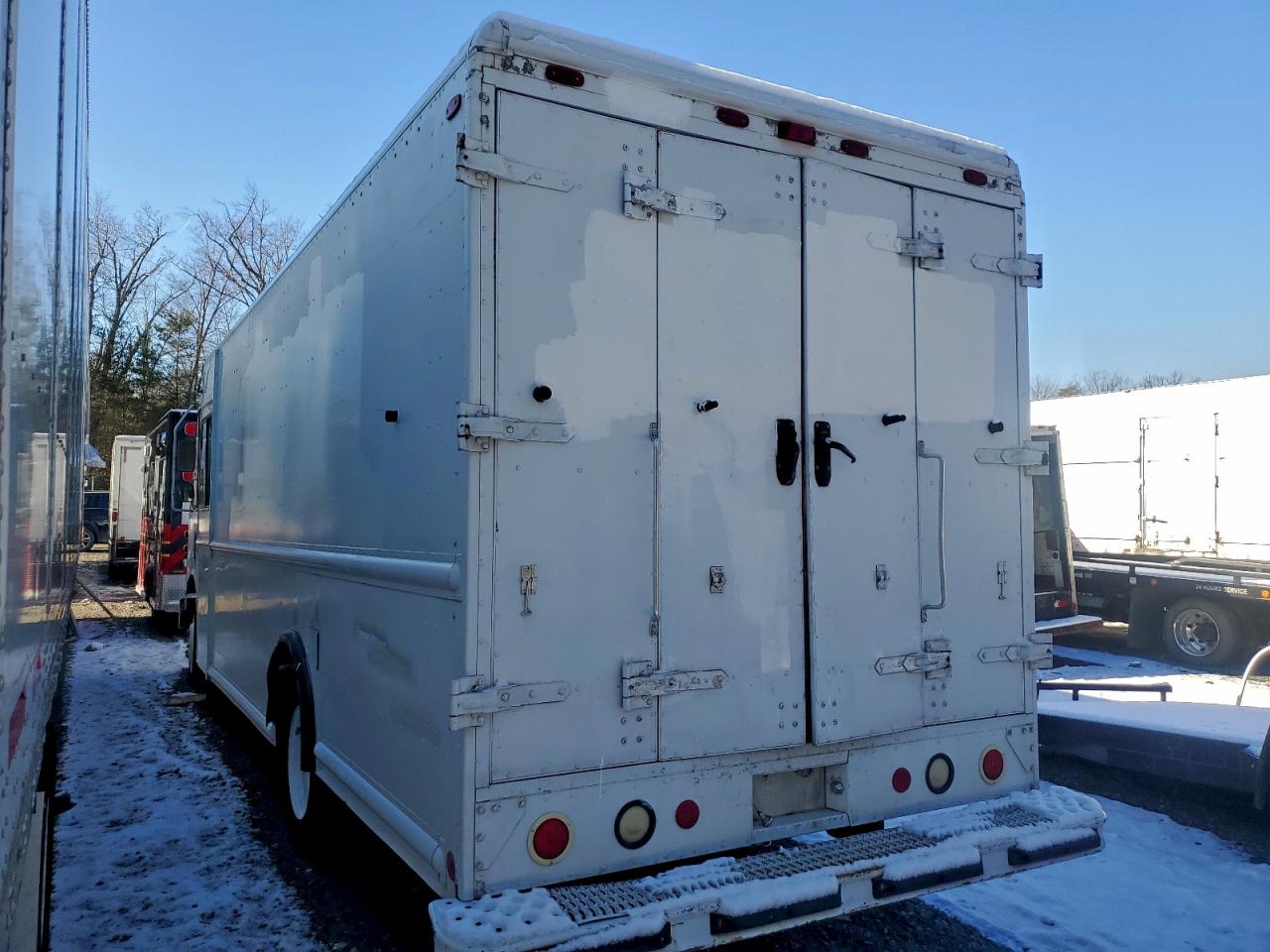 Freightliner Chassis M M Line Walk-in Van Image 11