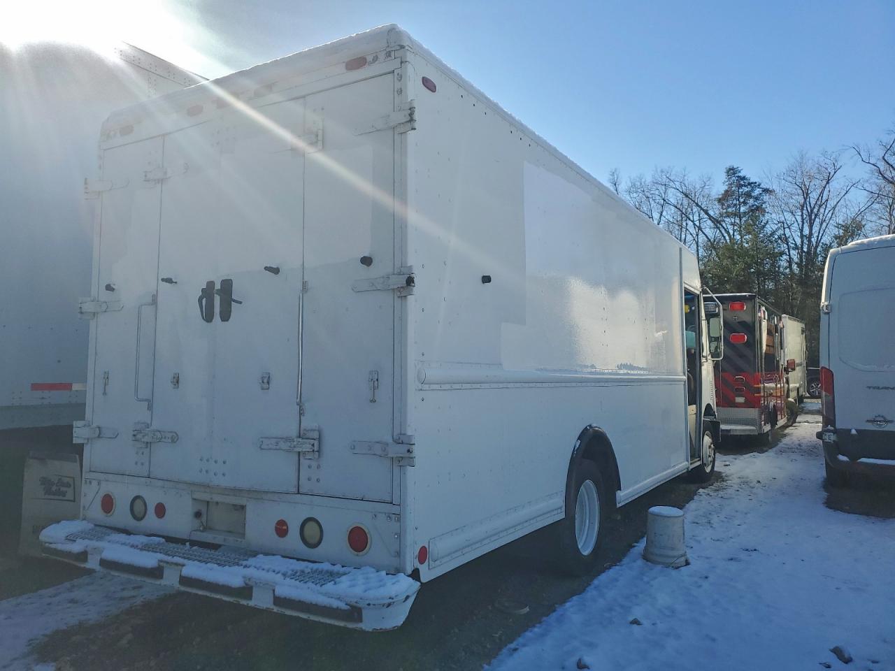 Freightliner Chassis M M Line Walk-in Van Image 12