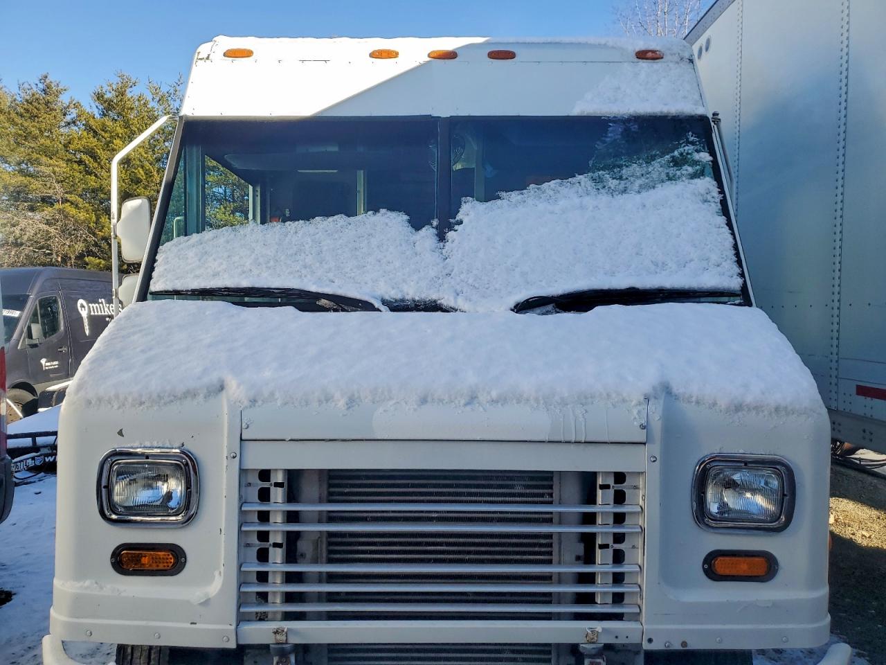 Freightliner Chassis M M Line Walk-in Van Image 9