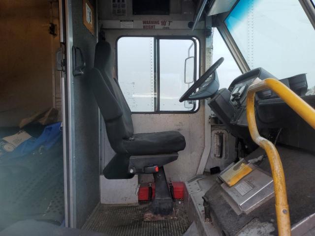 Freightliner Chassis M M Line Walk-in Van Image 3