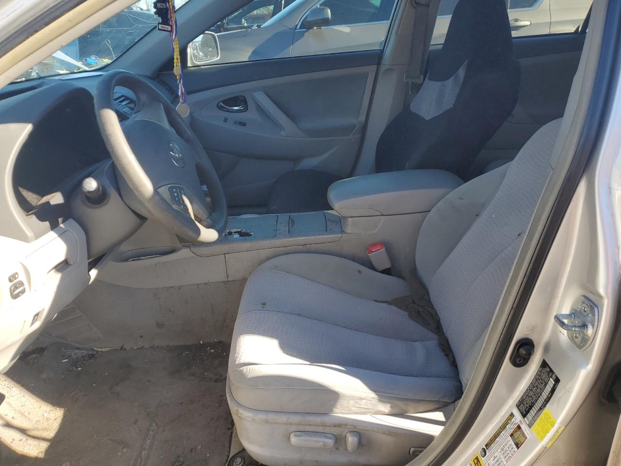 Toyota Camry Base Image 6