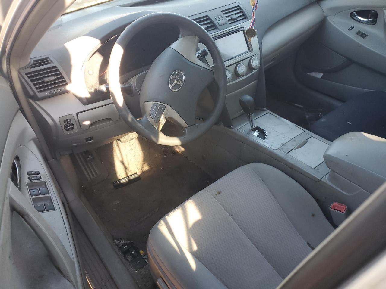 Toyota Camry Base Image 10