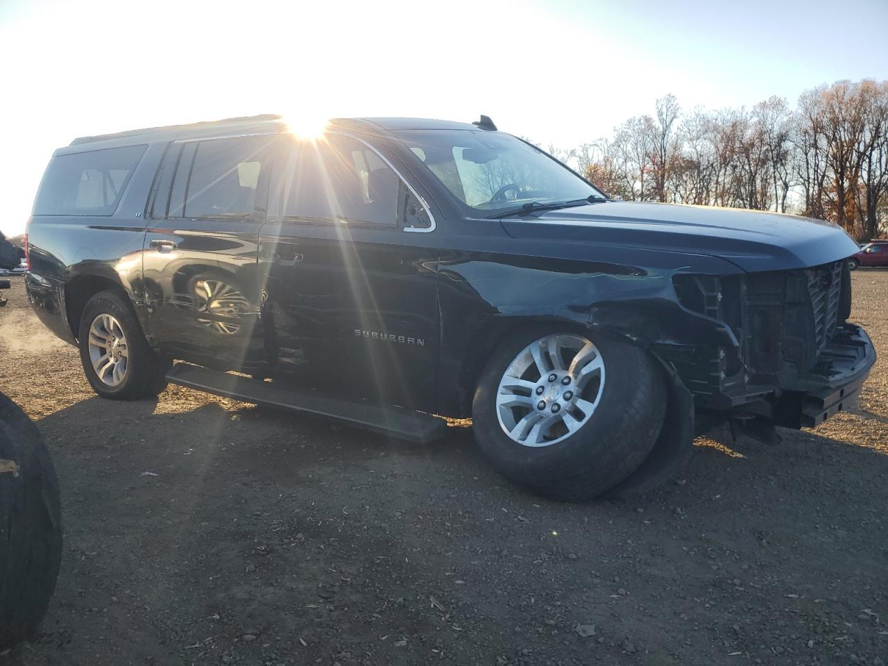 Chevrolet Suburban C1500 Lt Image 4