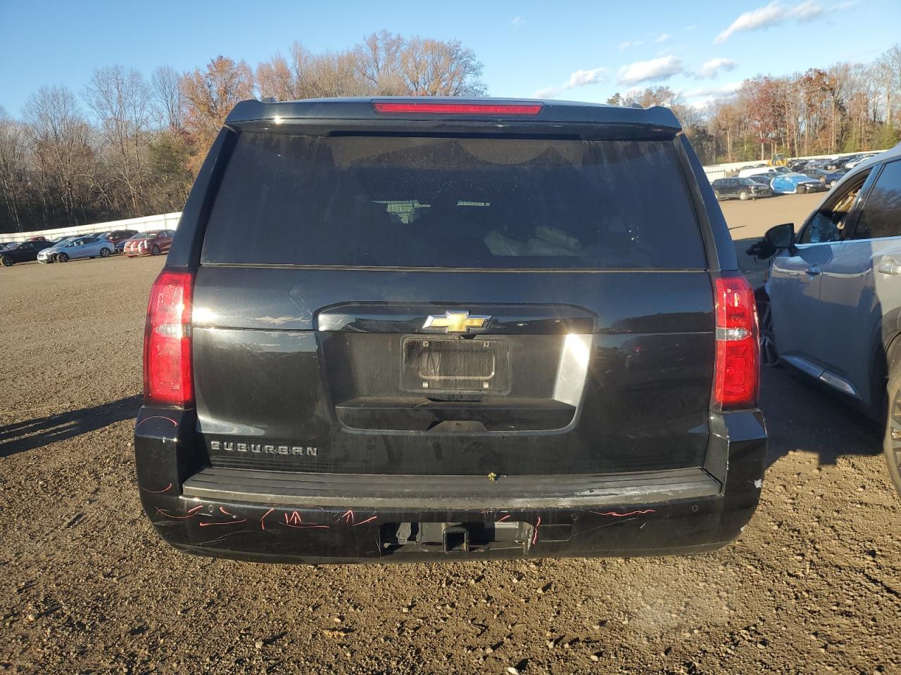 Chevrolet Suburban C1500 Lt Image 2