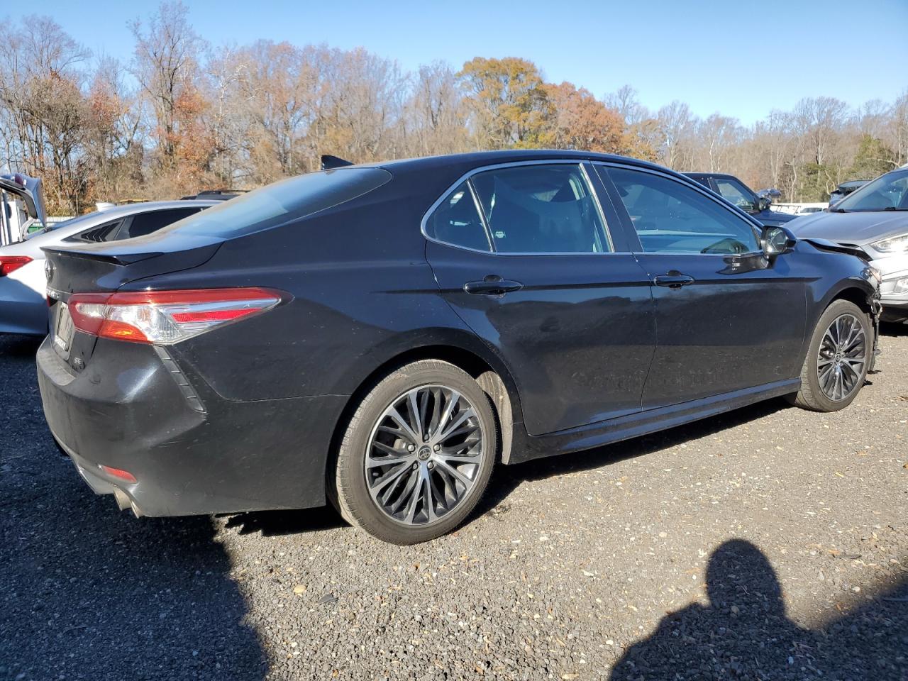 Toyota Camry Se Image 3