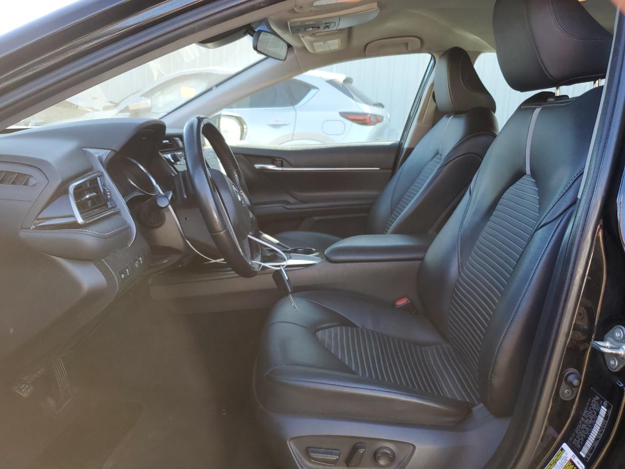 Toyota Camry Se Image 2