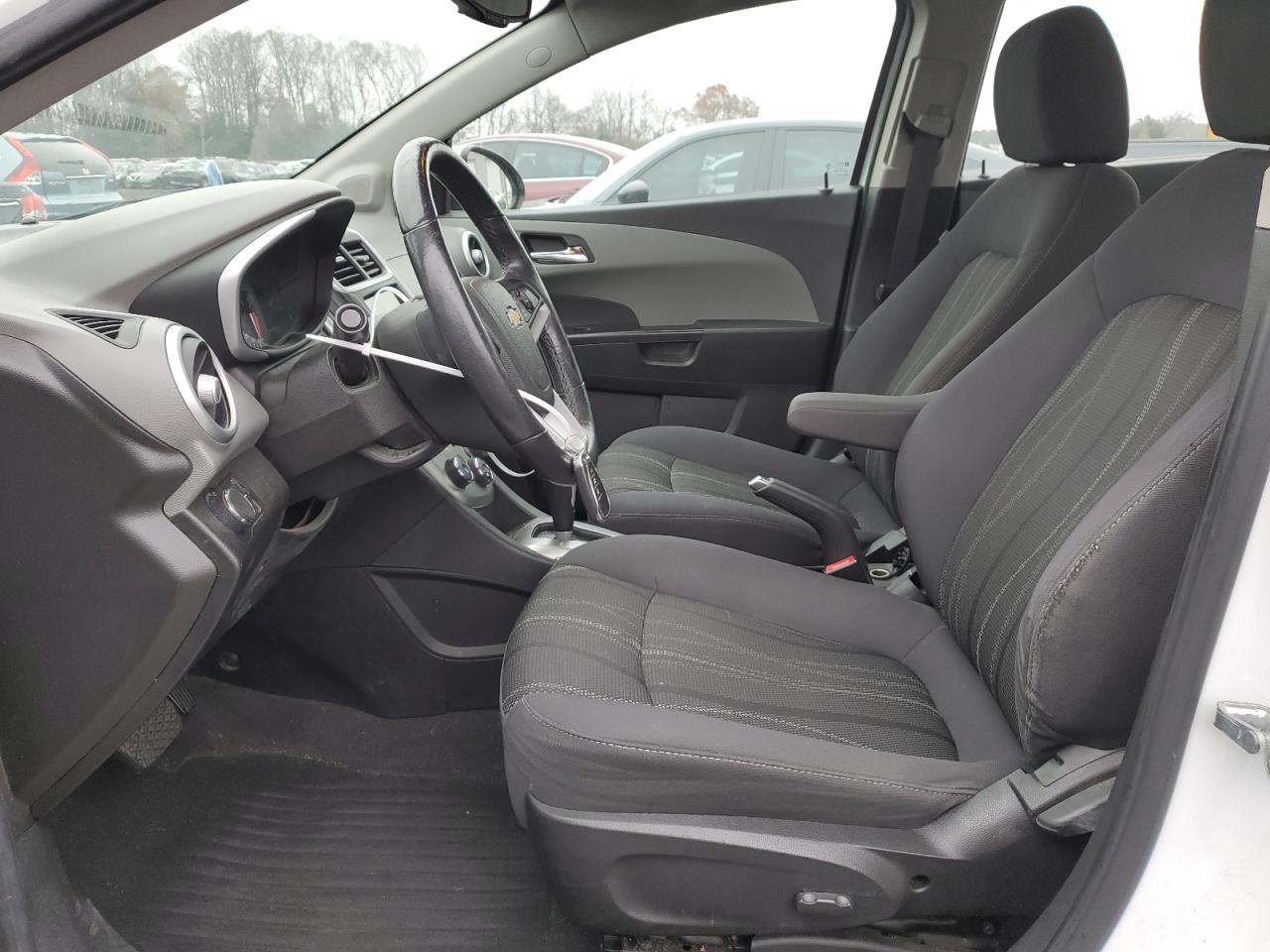 Chevrolet Sonic Lt Image 4