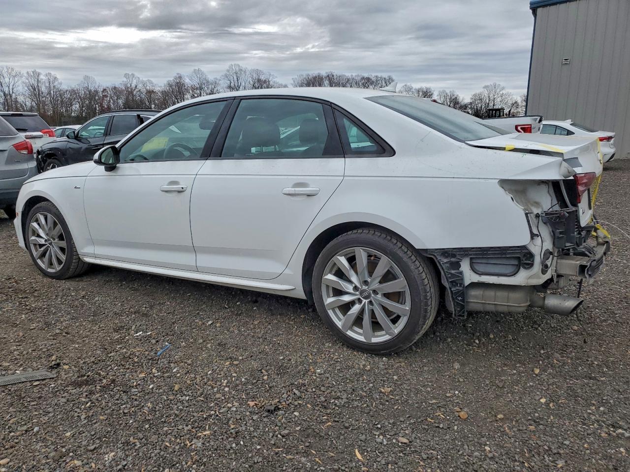 Audi A4 Premium Image 2