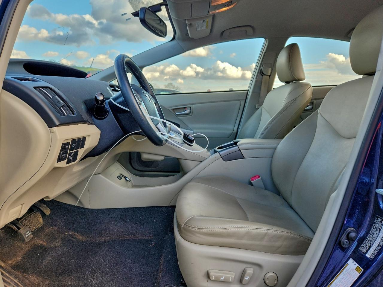 Toyota Prius Image 10