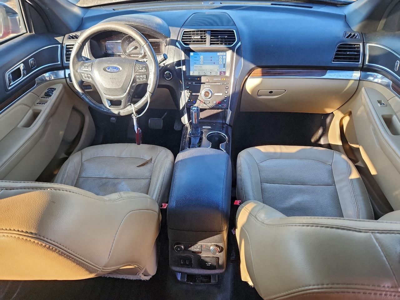 Ford Explorer Limited Image 10