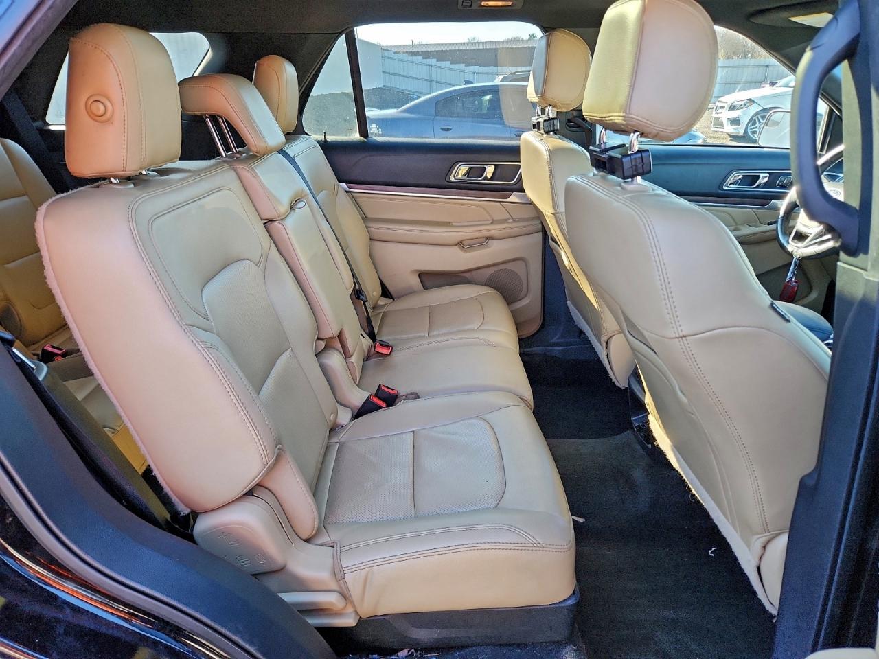 Ford Explorer Limited Image 12