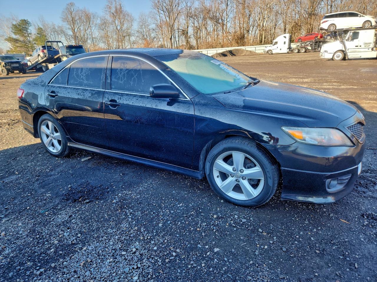 Toyota Camry Base Image 2