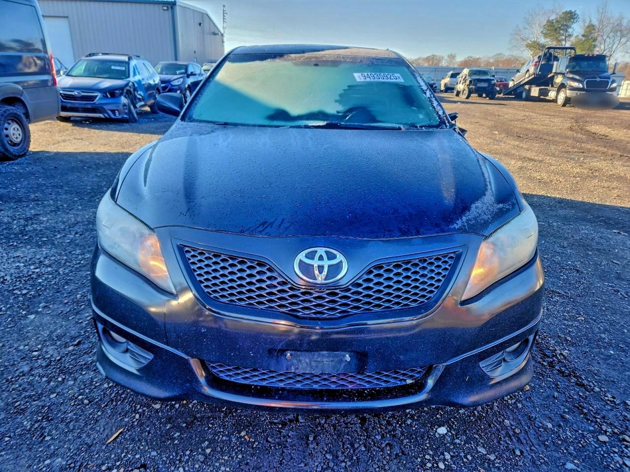 Toyota Camry Base Image 7