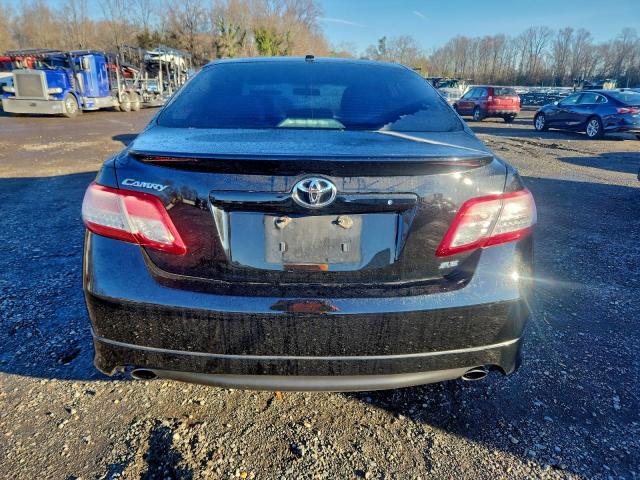 Toyota Camry Base Image 8