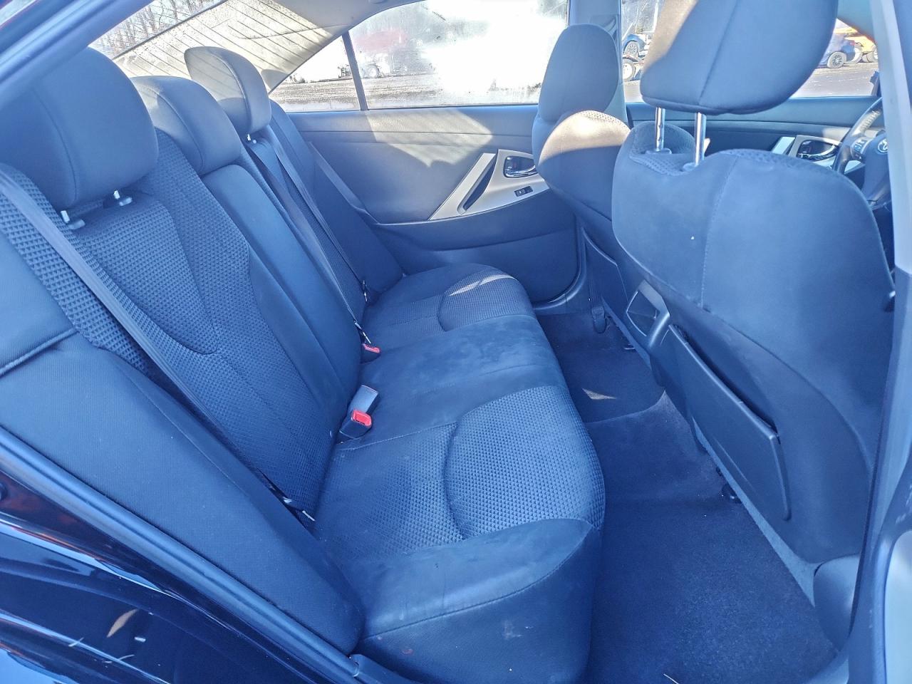 Toyota Camry Base Image 6