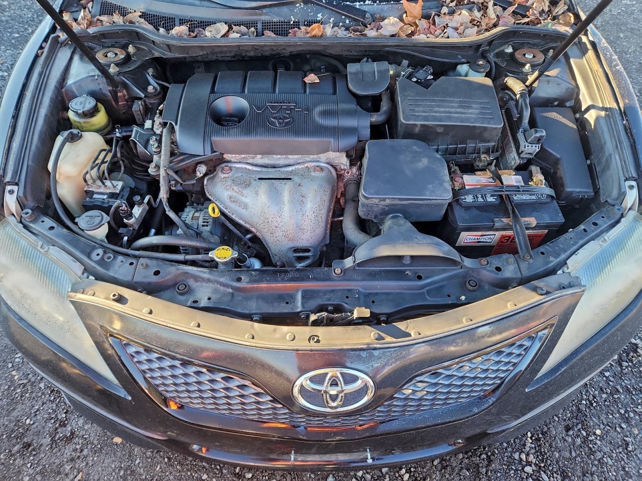 Toyota Camry Base Image 9
