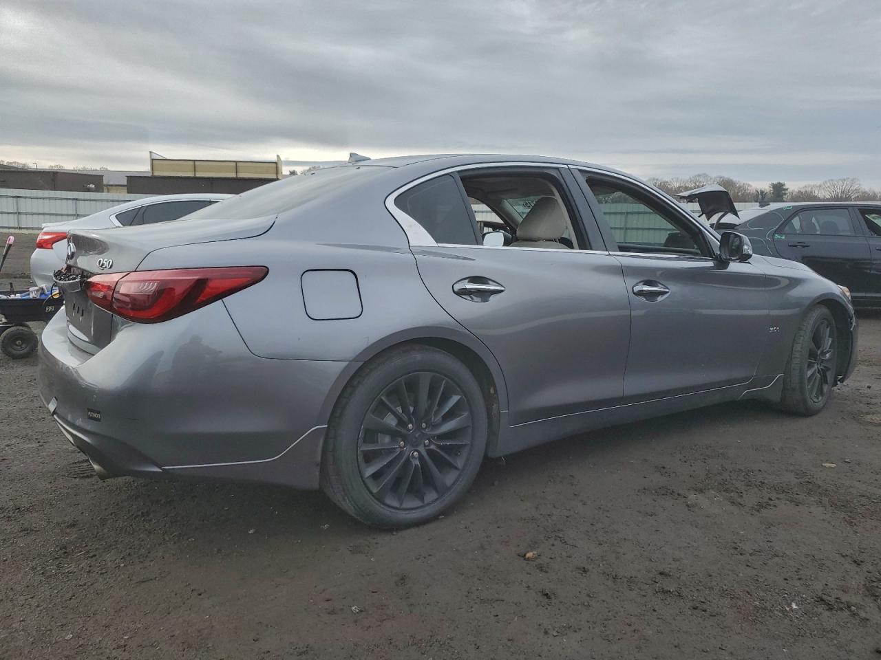 INFINITI Q50 Luxe Image 2