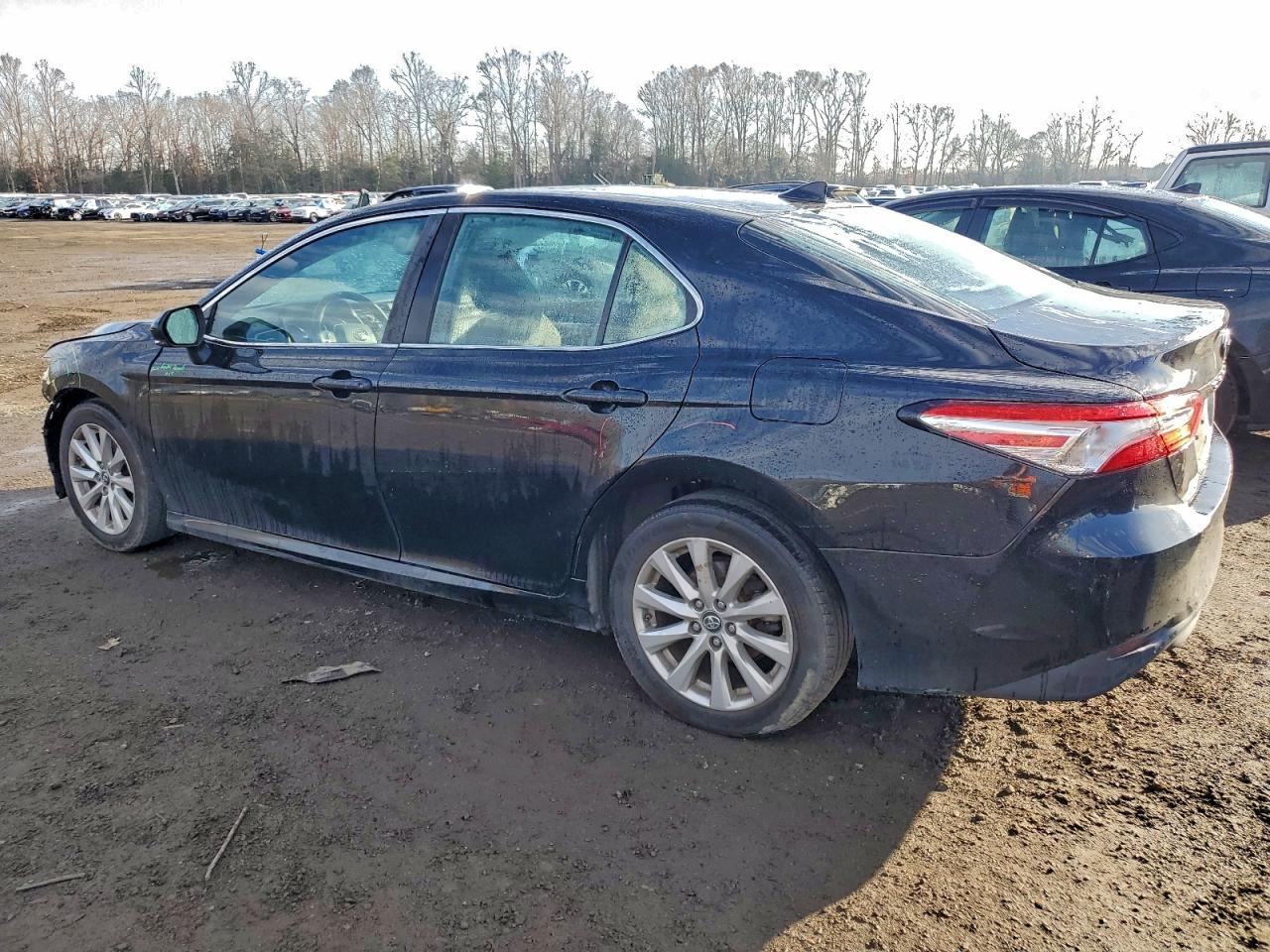 Toyota Camry L Image 2