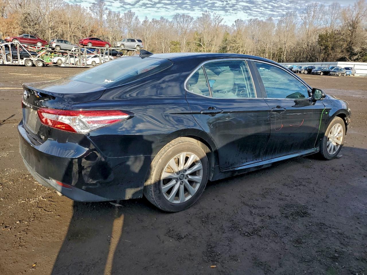 Toyota Camry L Image 3