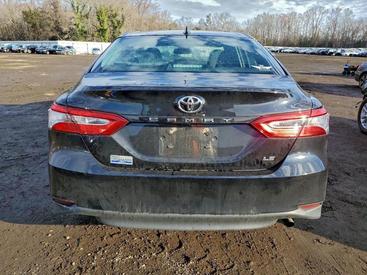 Toyota Camry L Image 6