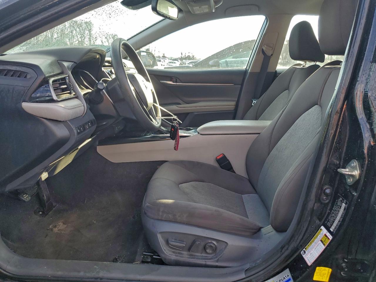 Toyota Camry L Image 7