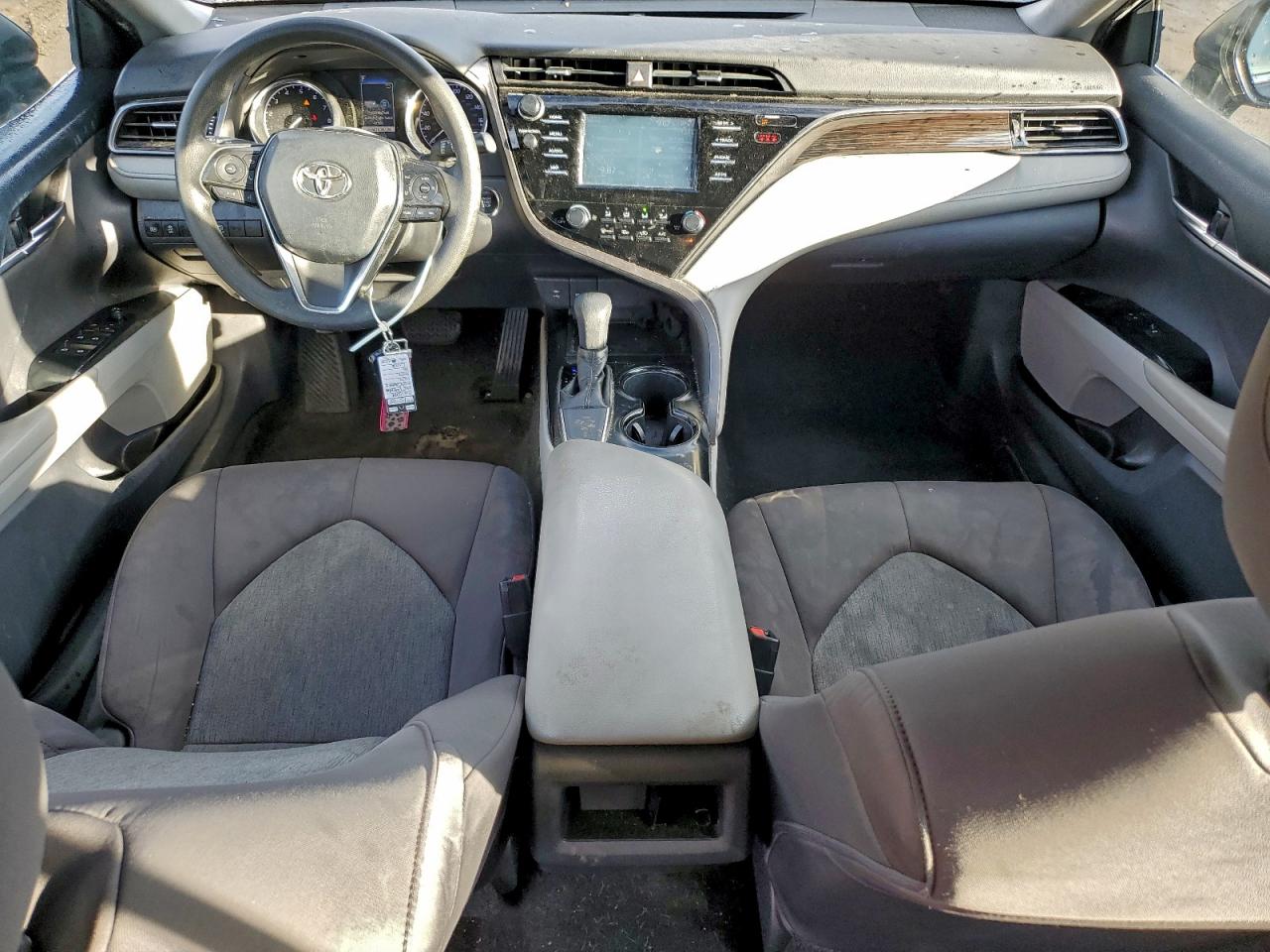 Toyota Camry L Image 9