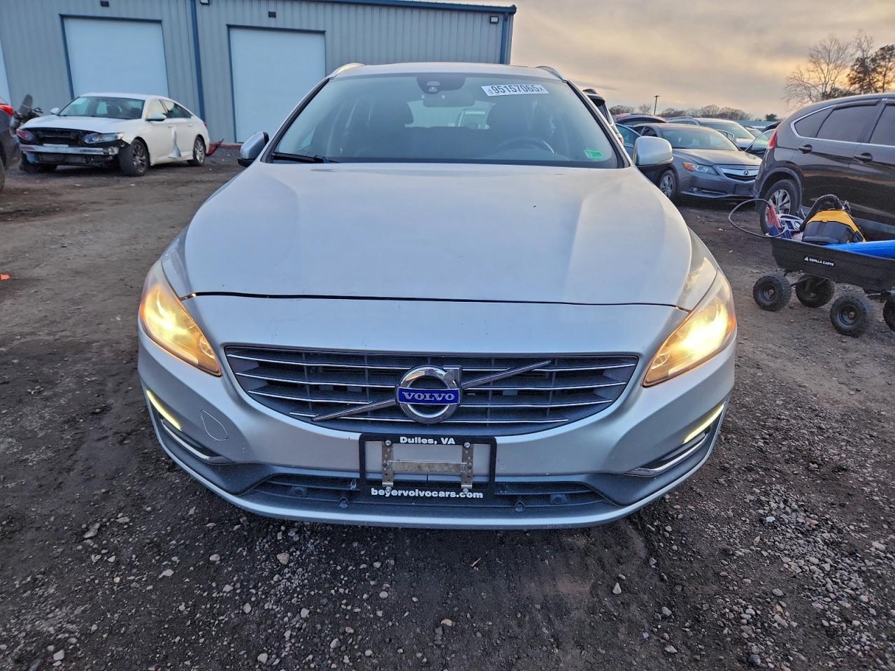 Volvo V60 Premier Image 3