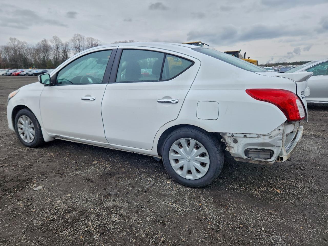 Nissan Versa S Image 2