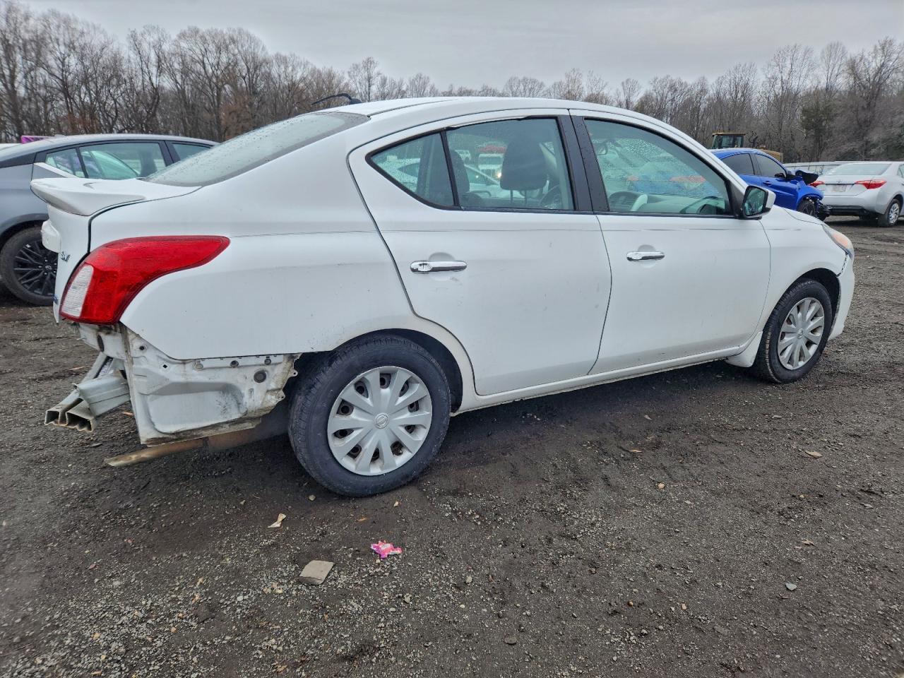 Nissan Versa S Image 3