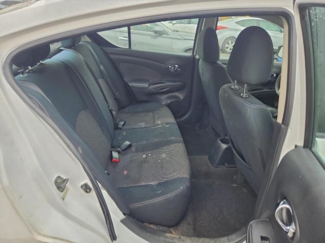 Nissan Versa S Image 8