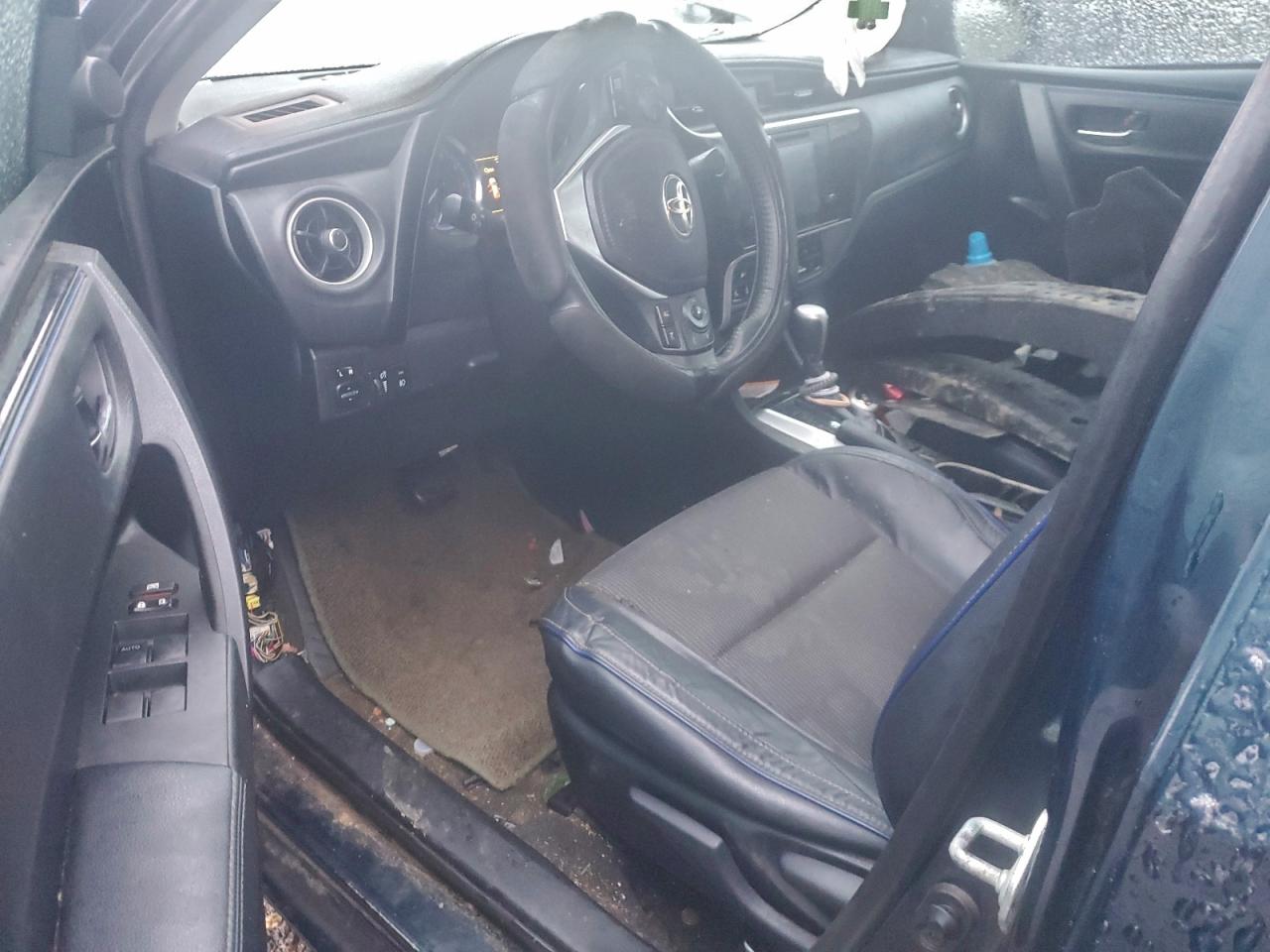 Toyota Corolla L Image 6