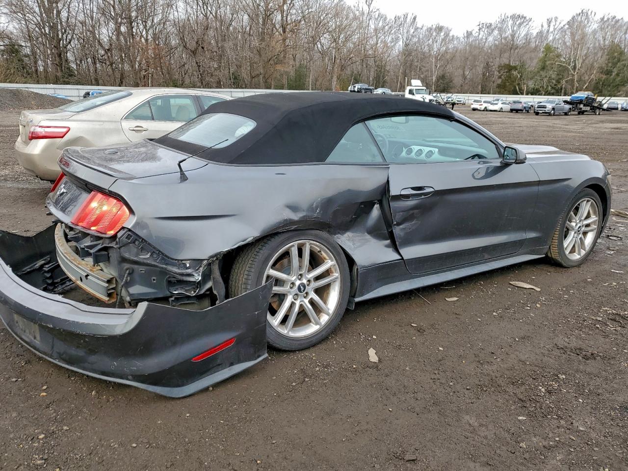 Ford Mustang Image 11