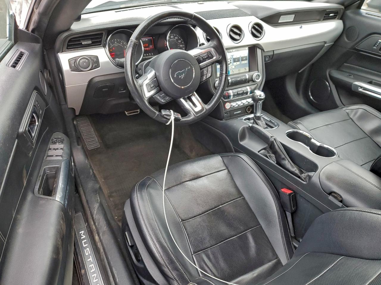 Ford Mustang Image 3