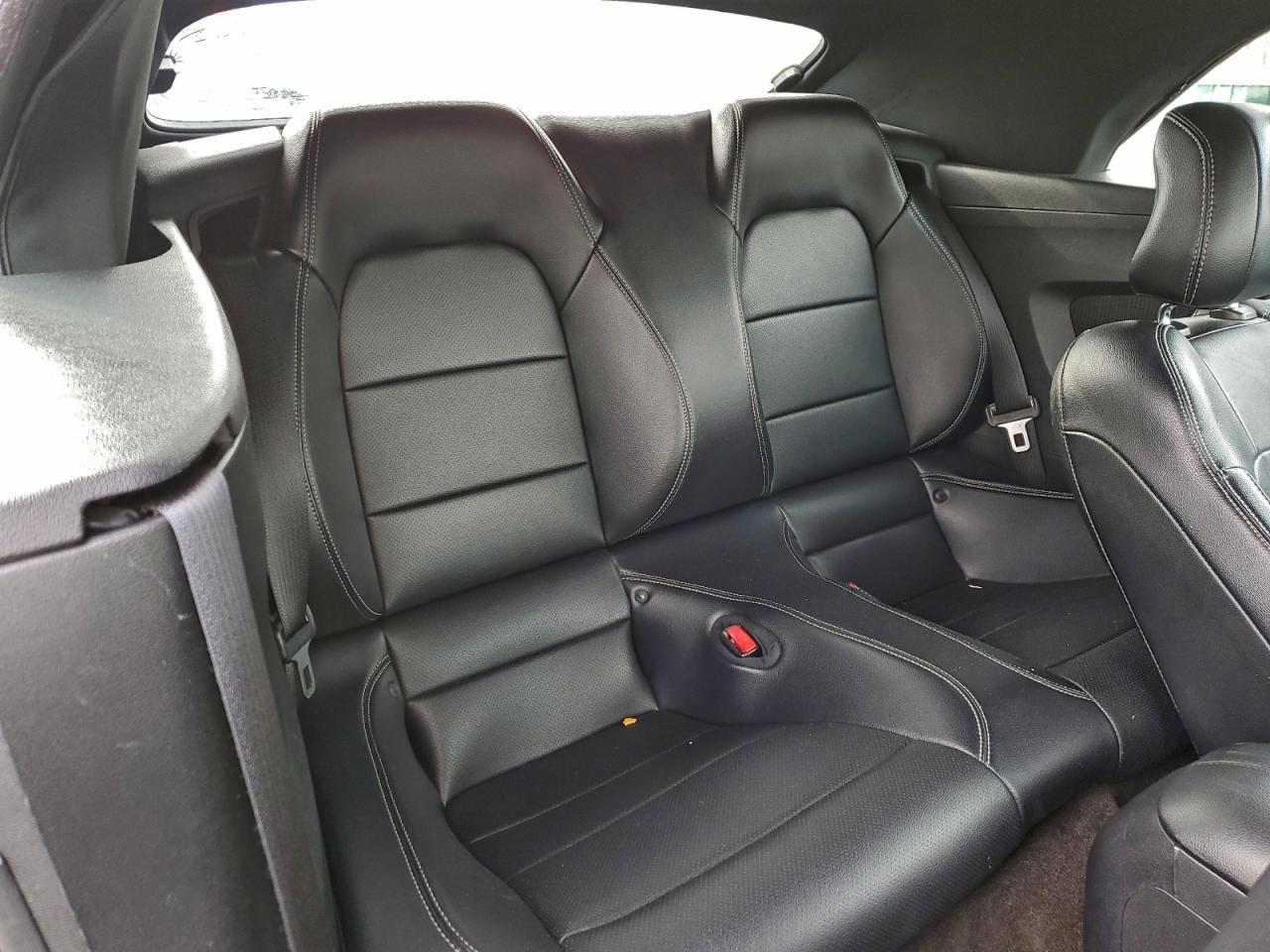 Ford Mustang Image 8