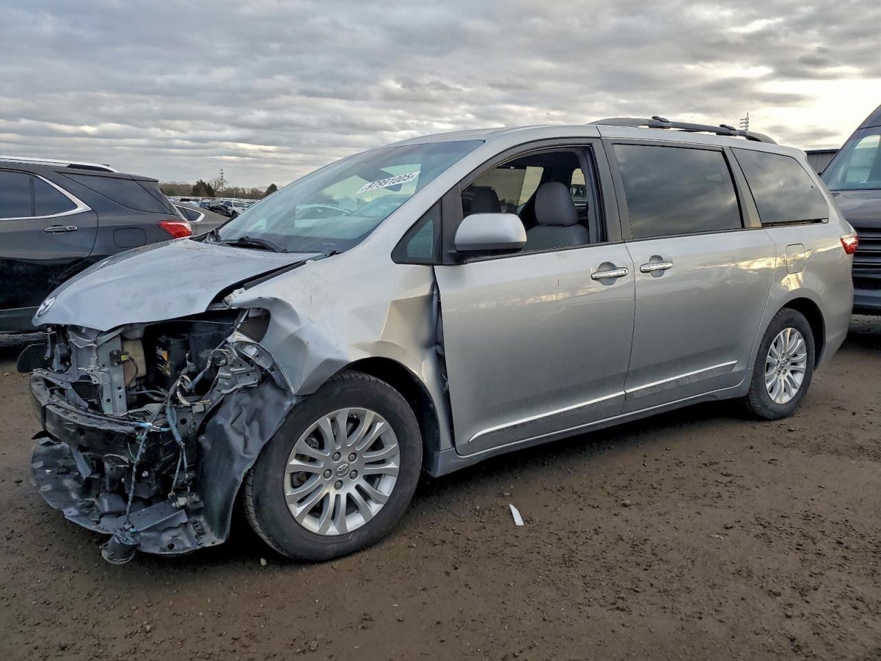 Toyota Sienna Xle Image 1