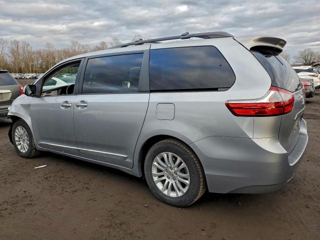 Toyota Sienna Xle Image 6
