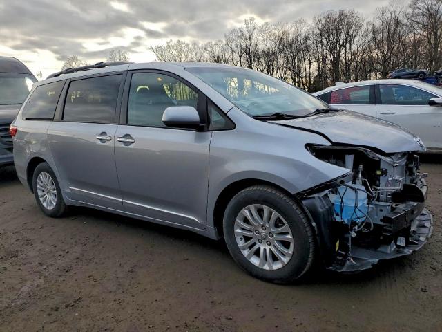 Toyota Sienna Xle Image 2